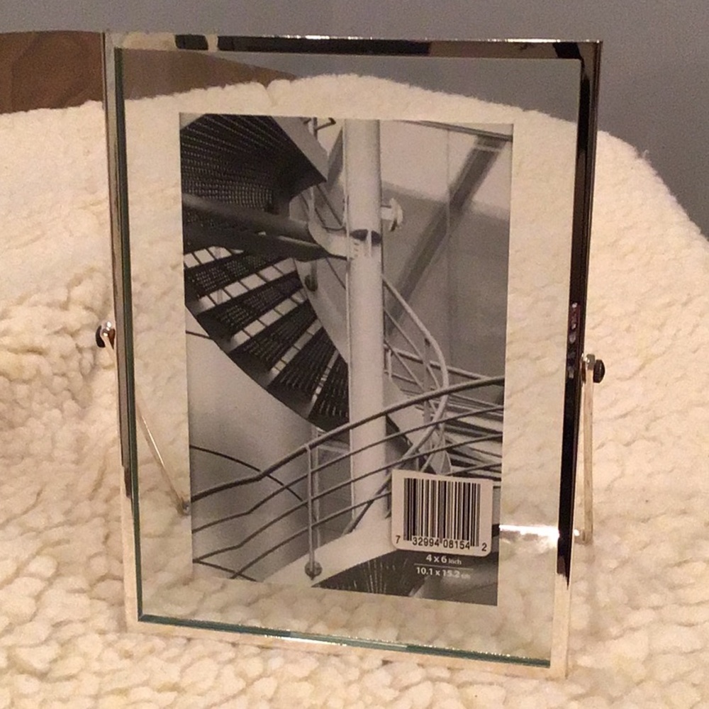 Floating easel 4x6 photo frame